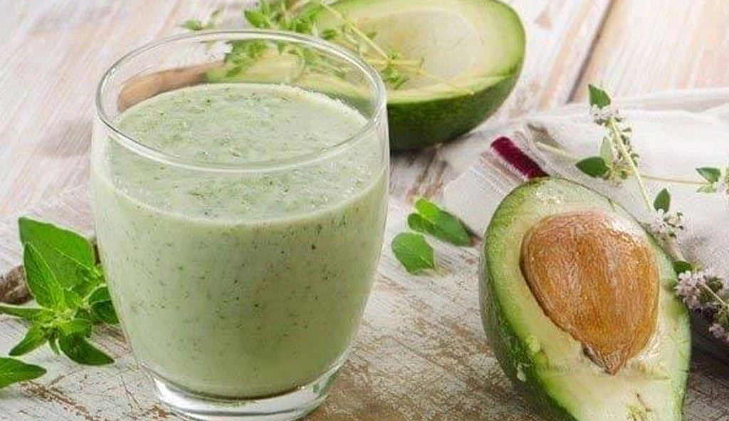 Avocado smoothie makes skin beautiful